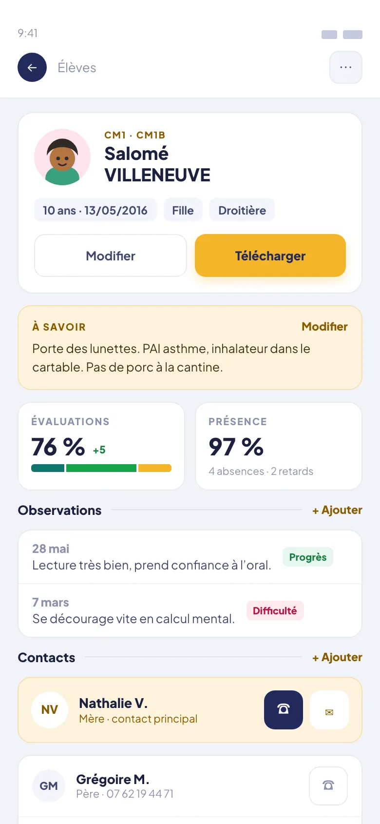 Teachapp Pro sur téléphone : fiche élève, identité, résultats, assiduité, observations et contacts sur une seule page